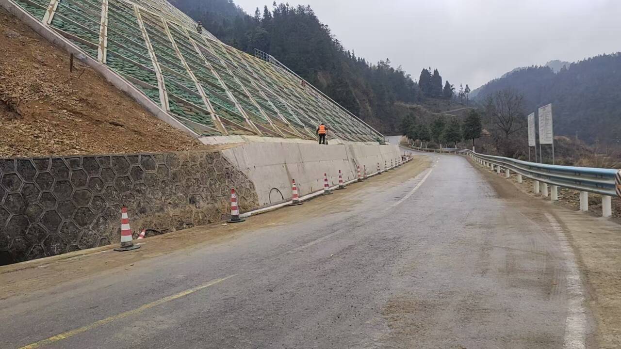 镇远段 交通恢复K405+898-K405+978左侧(岑巩县龙田镇乐业村.jpg