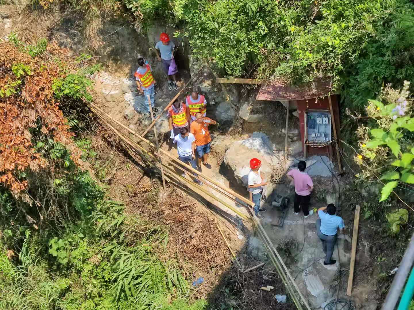 安质科及驻地业主办检查安全隐患.jpg