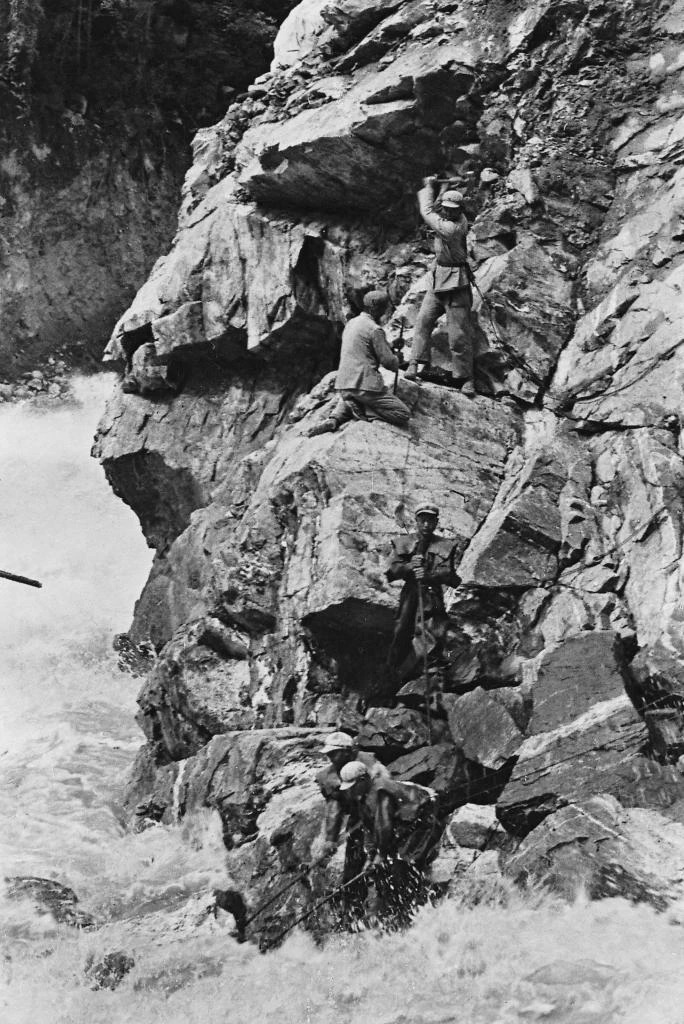 3 郭廷元施工时老照片.webp