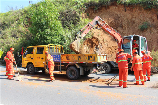 松桃公路管理段开展2020年公路水毁抢险应急演练活动